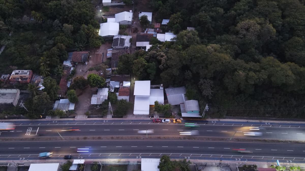 Casa con terreno amplio sobre el Bypass a San Miguel - foto 1