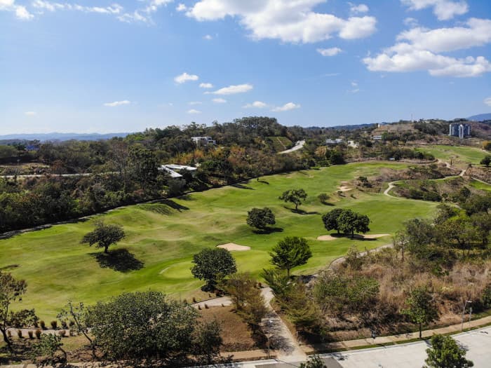 Terreno en venta en El Encanto Country Club - foto 1