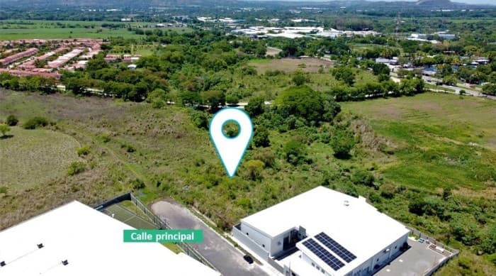 Terreno en venta dentro de parque industrial  - foto 1
