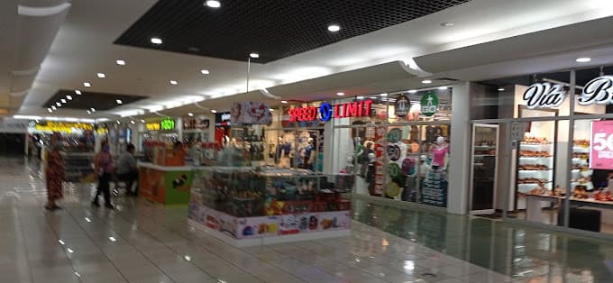 Local con excelente ubicación en Plaza Merliot - foto 1