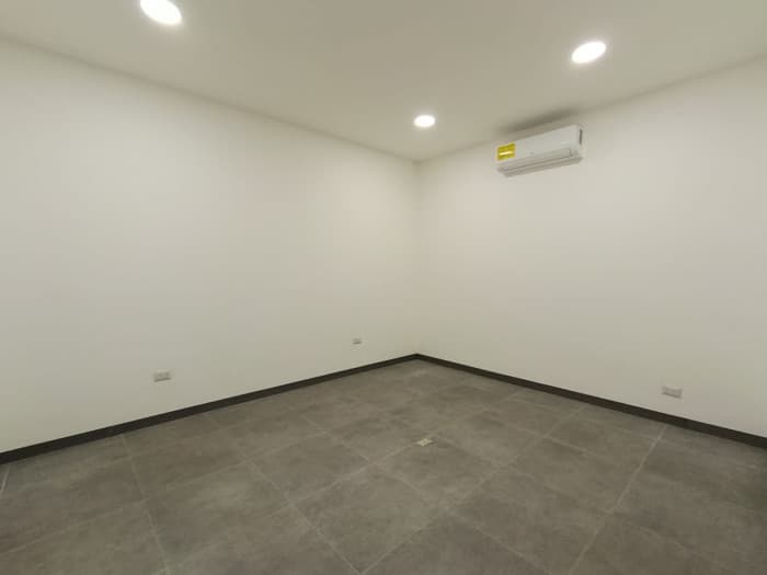 Casa con uso comercial en alquiler en Colonia Escalón - foto 1