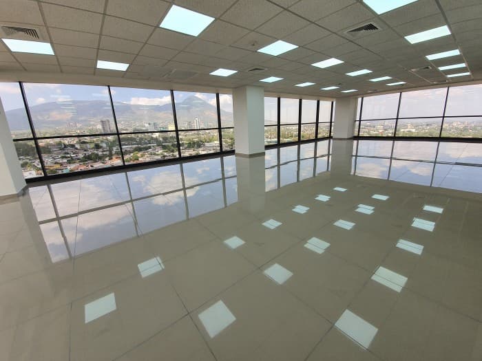 Nivel completo en alquiler en Torre Cuscatlán - foto 1