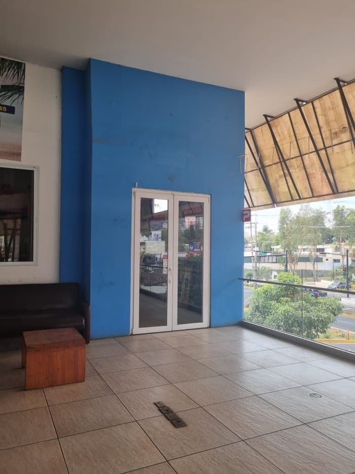 Local en alquiler 210 Metros en  Plaza L'Albero  - foto 1