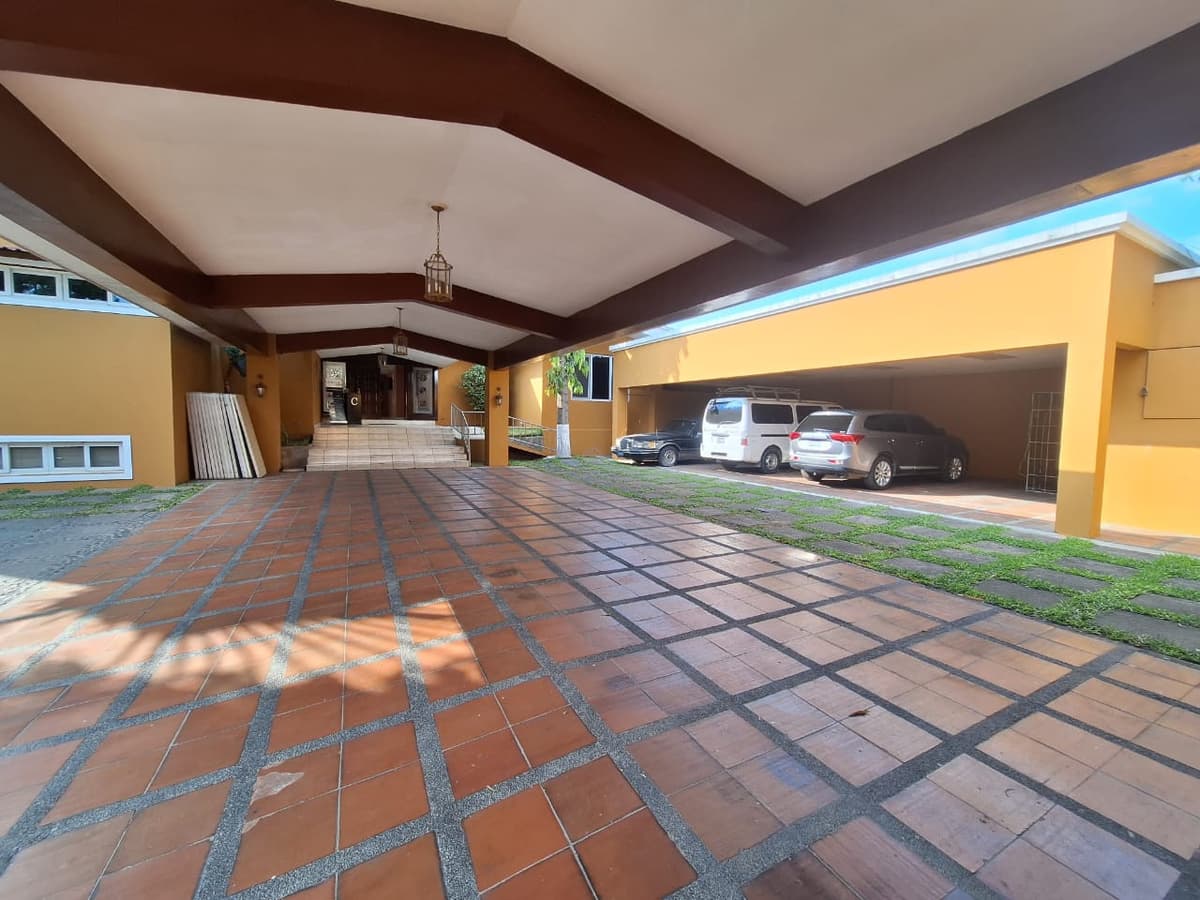 Casa comercial en venta o alquiler en Col San Francisco - foto 1