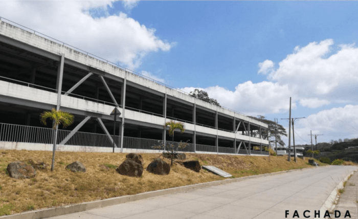 Espacio de 3,000 metros en Santa Elena para diferentes  - foto 1