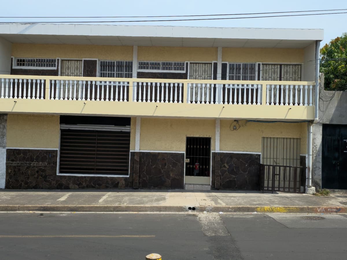 Casa comercial en centro de San Miguel - foto 1