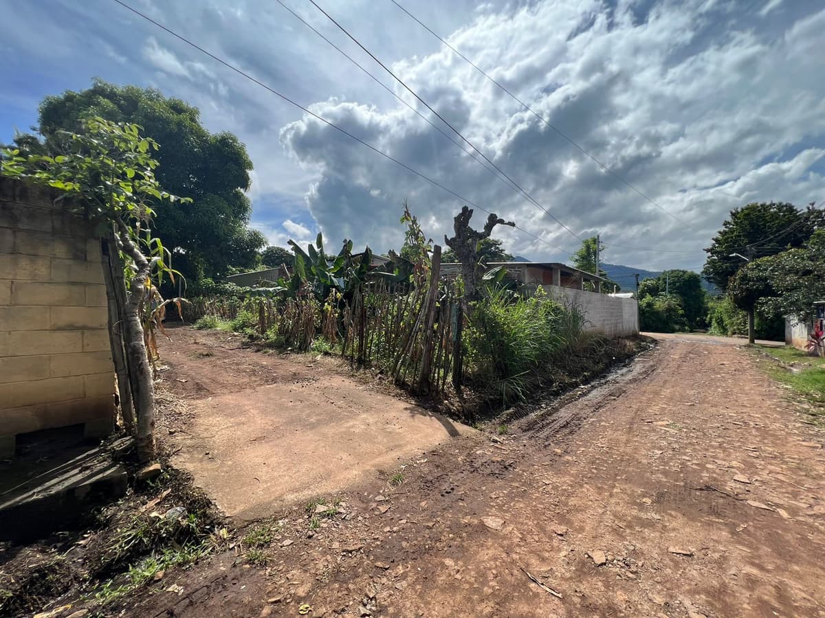 Vendo terreno en Colonia Los Claveles Ahuachapán  - foto 1