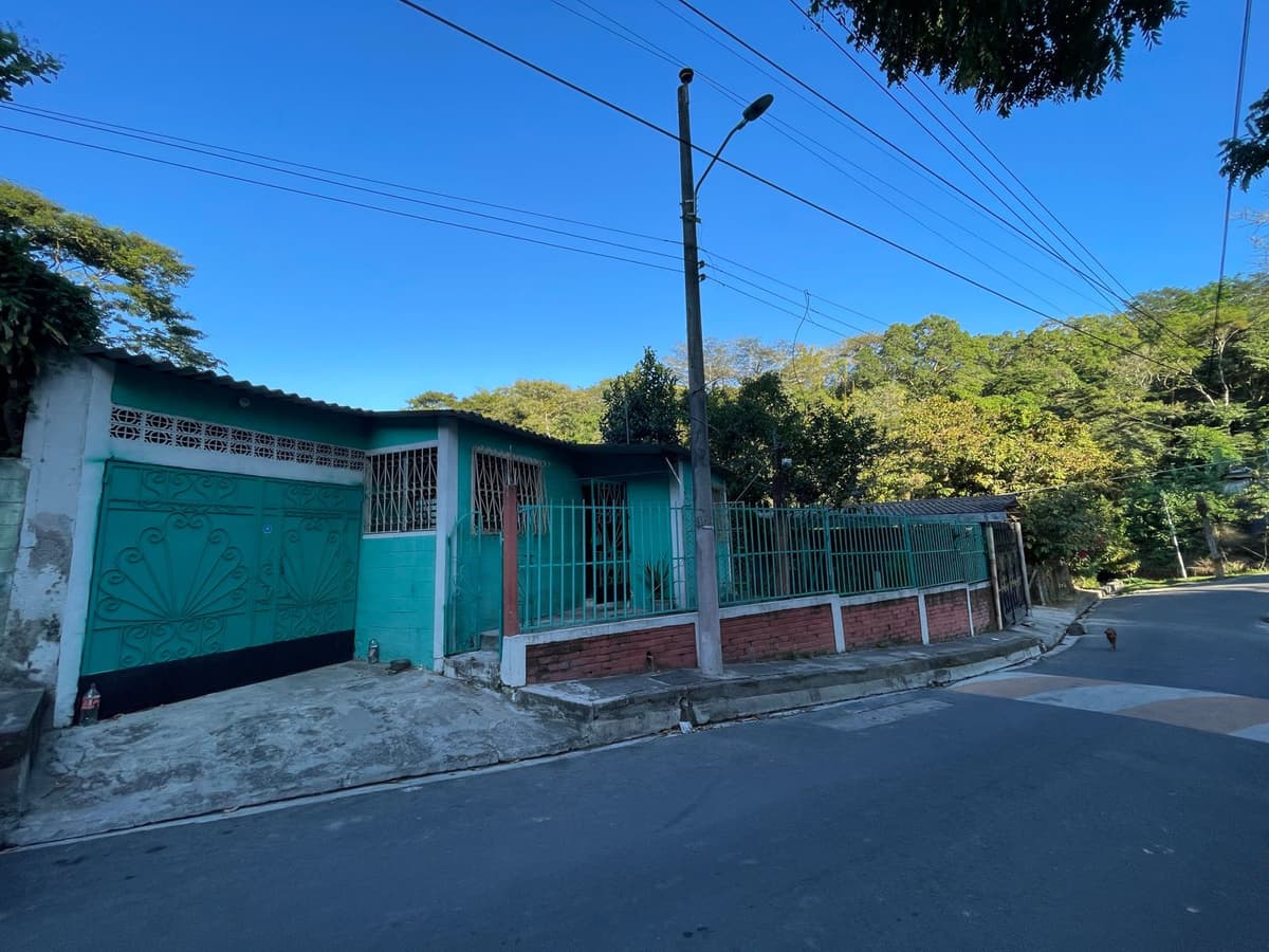 Casa en venta en San Martín con amplio terreno  - foto 1