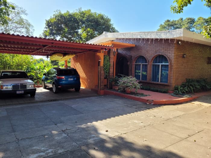 Vendo hermosa y amplia casa en Santa Ana - foto 1