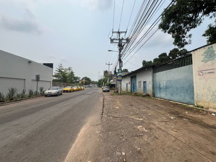 Propiedad frente a El Encuentro San Miguel en alquiler - foto 1