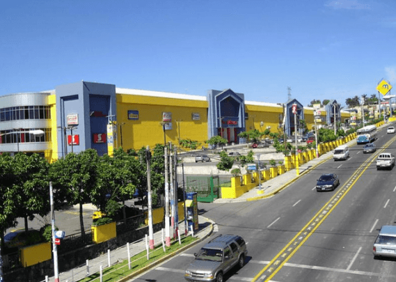Local con excelente ubicación en alquiler Plaza Merliot - foto 1