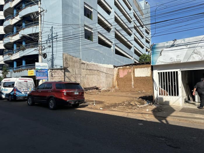 Terreno comercial en área de alto valor y hospitales - foto 1