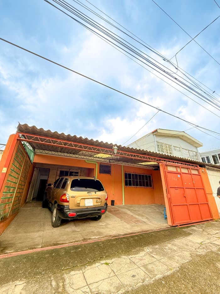 Casa AMPLIA en venta en Colonia Centroamérica - foto 1