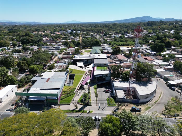 Local en alquiler en Plaza Comercial La Zarzamora  - foto 1