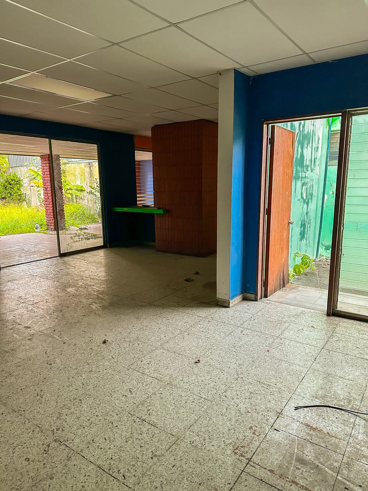 Casa comercial GRANDE en alquiler en Colonia Escalón - foto 1
