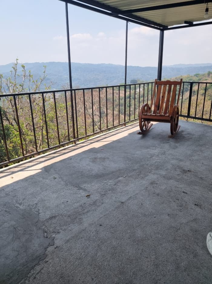 Casa con terreno centro Ilopango con vista espectacular - foto 1
