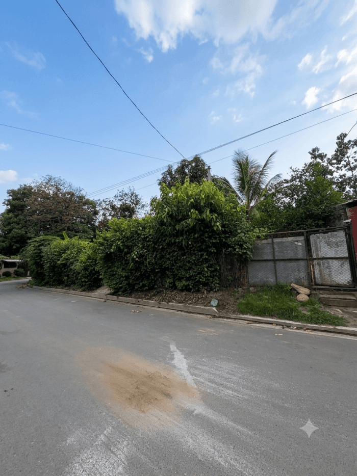 Terreno con construcción en venta en Colón - foto 1