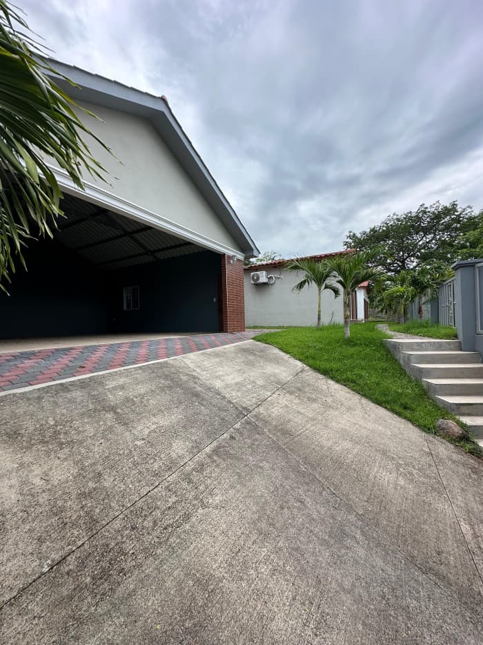 Hermosa casa en venta en el Lago de Güija en Metapán - foto 2
