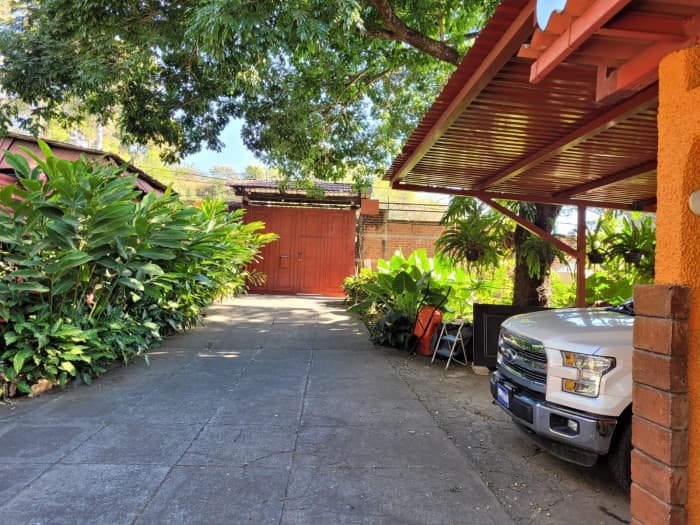 Vendo hermosa y amplia casa en Santa Ana - foto 2
