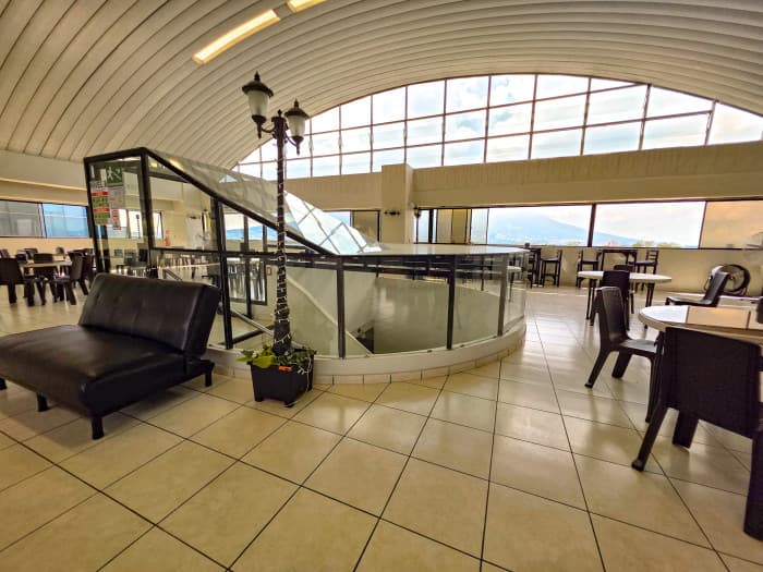 Edificio corporativo venta Santa Elena amplio parqueo - foto 3
