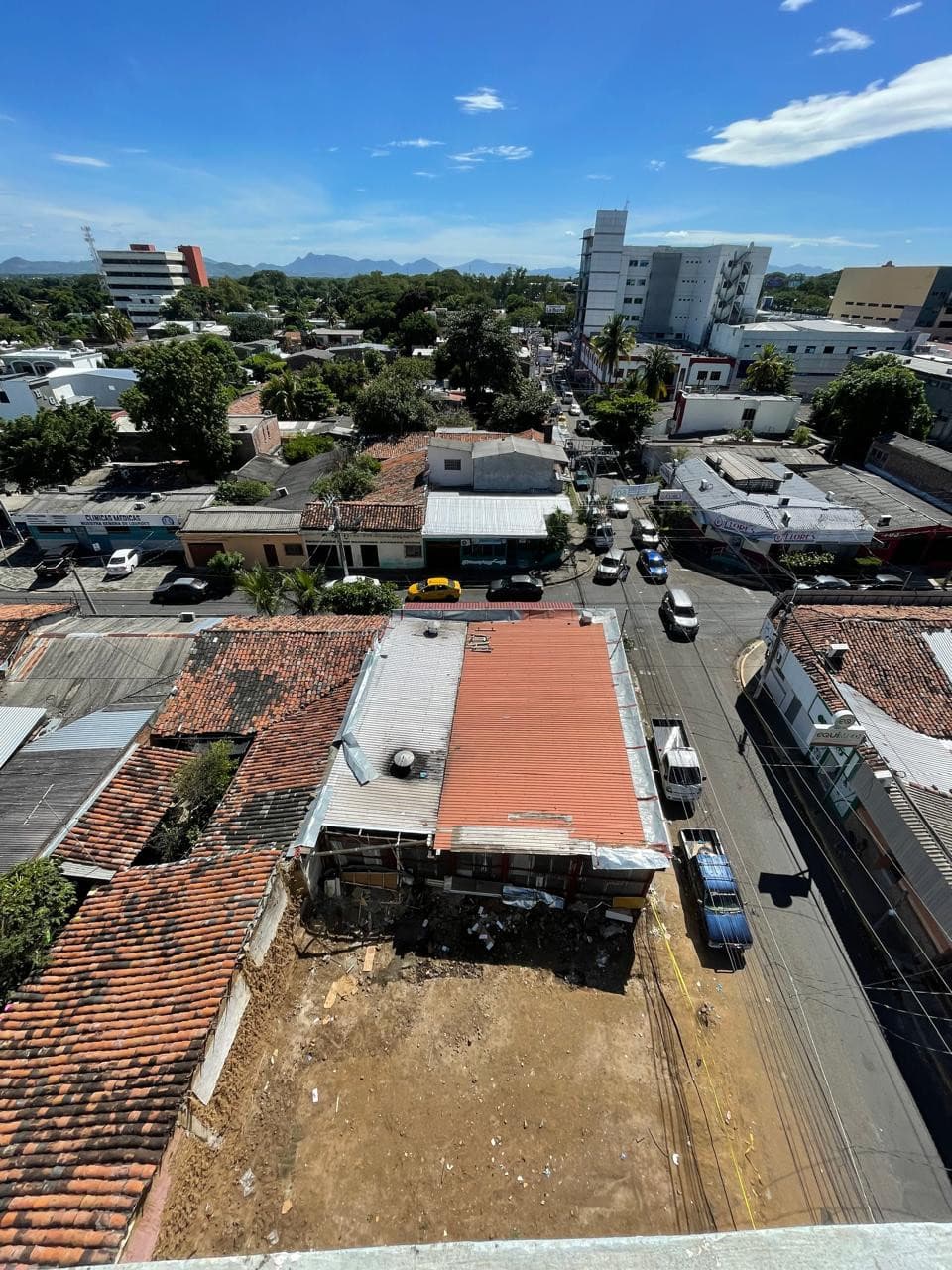 Terreno comercial en área de alto valor y hospitales - foto 2