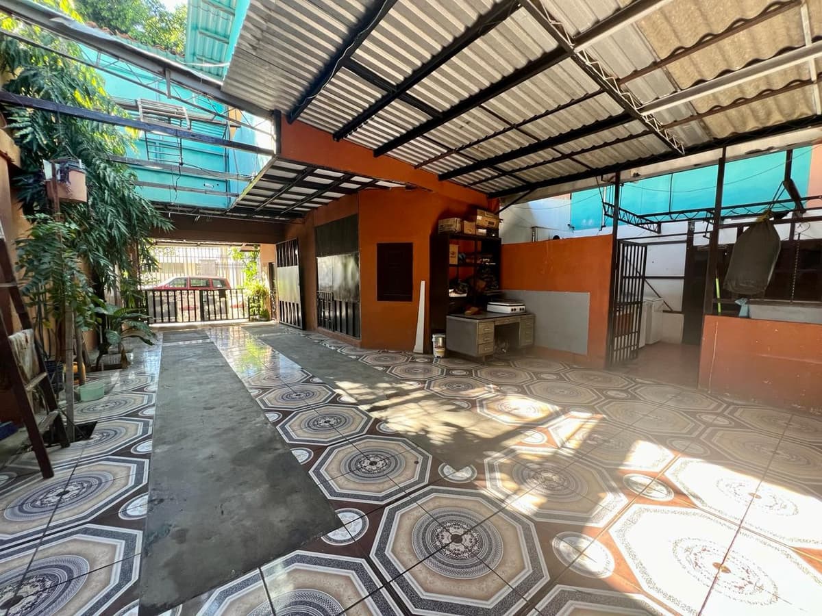 Casa comercial en venta en colonia IVU Santa Ana - foto 2