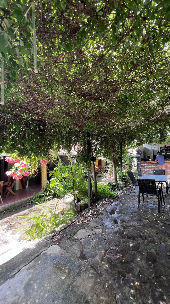 Hostal en venta sobre calle principal en Cojutepeque - foto 2
