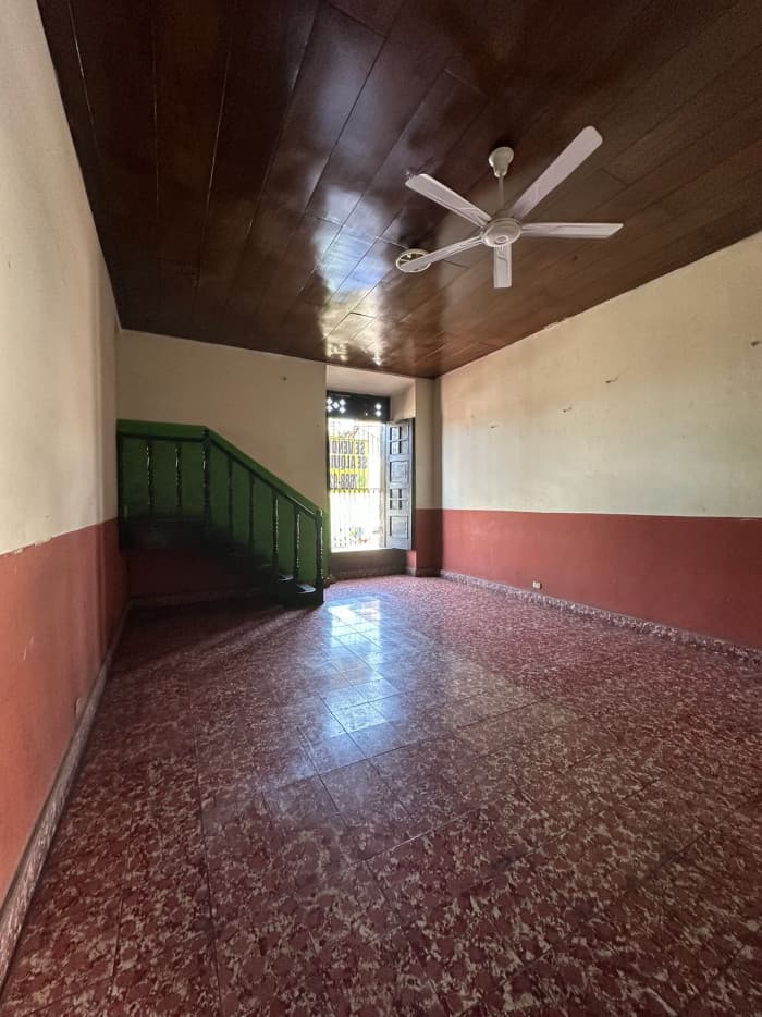 Casa en Venta con 9 Cuartos 7 Baños en Centro Sonsonate - foto 3