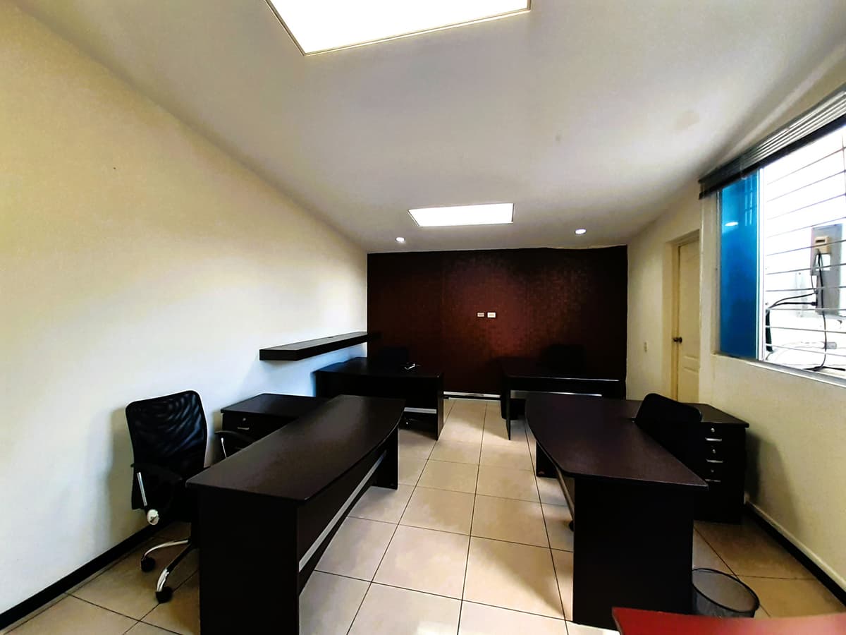 Alquilo oficinas todo incluido Colonia Escalón  - foto 2