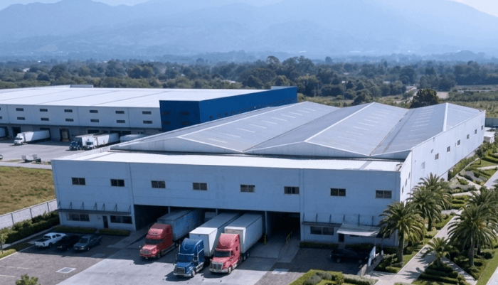 Bodega de 5000 metros con 6 muelles en alquiler  - foto 4