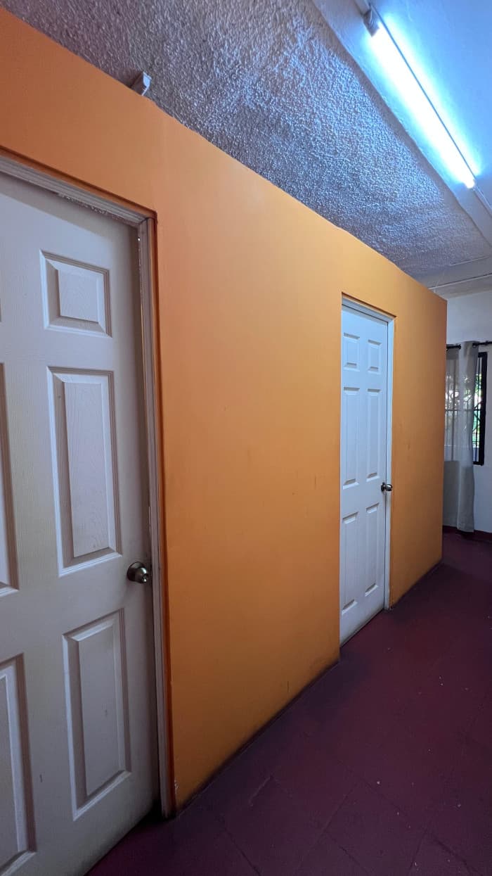 Hostal en venta sobre calle principal en Cojutepeque - foto 4