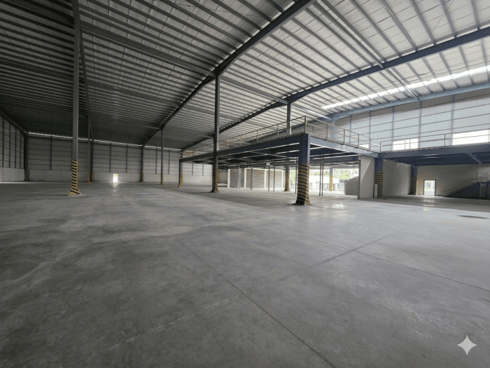 Bodega de 2500 metros con 3 muelles en alquiler  - foto 4