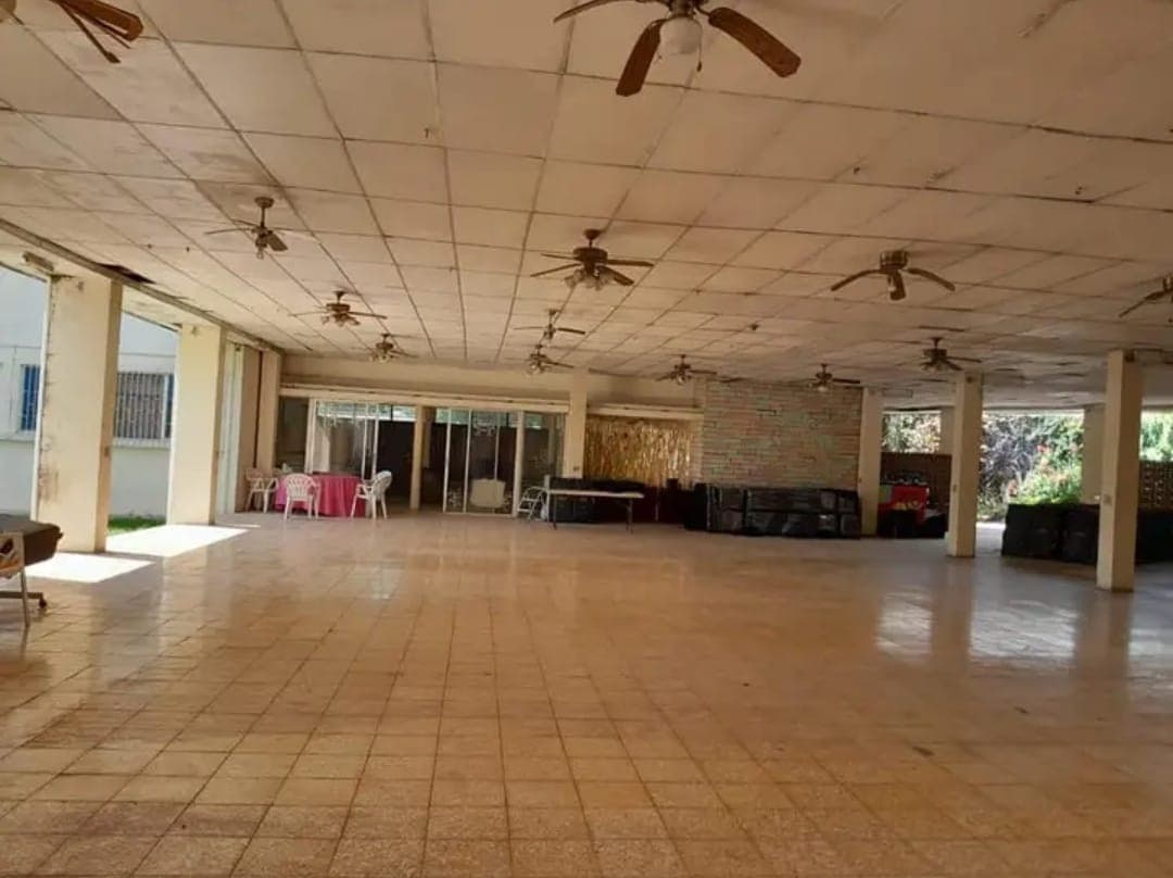Venta de Amplia Propiedad Comercial en Santa Ana - foto 2