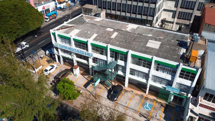 Edificio de 2050 metros por Hospital Bloom 18 parqueos - foto 3
