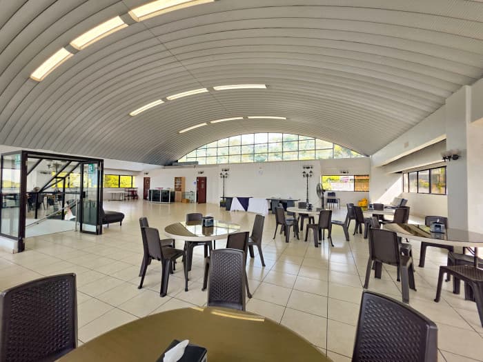 Edificio corporativo venta Santa Elena amplio parqueo - foto 2