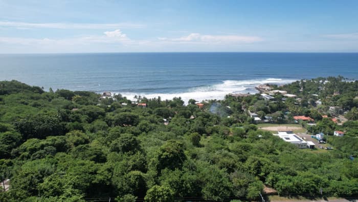 Terreno con vista panorámica playa El Zonte La Libertad - foto 2