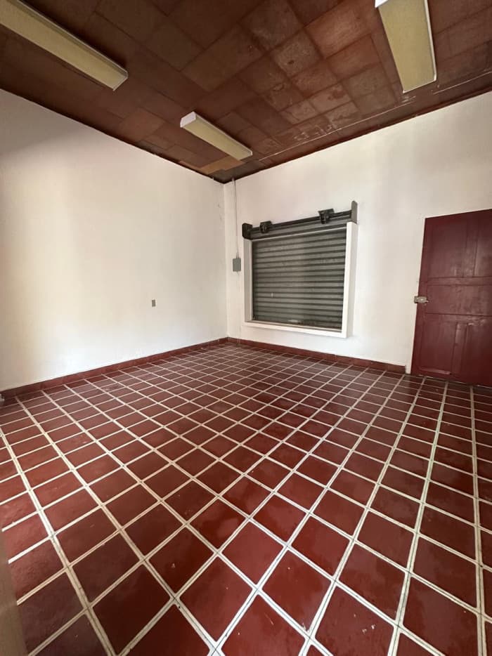 Casa comercial frente a Cruz Roja San Miguel - foto 3