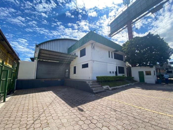 Bodega en alquiler en Zona Industrial de Santa Elena - foto 4