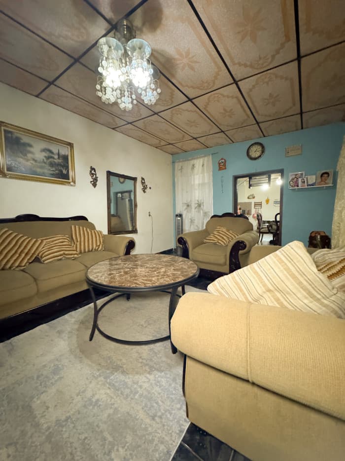Casa 6 habitaciones y 6 parqueos en Santa Ana - foto 4