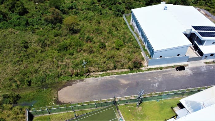 Terreno en venta dentro de parque industrial  - foto 3
