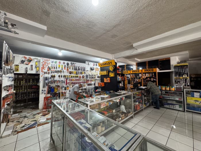 Propiedad comercial Aguilares sala de ventas y bodega - foto 3