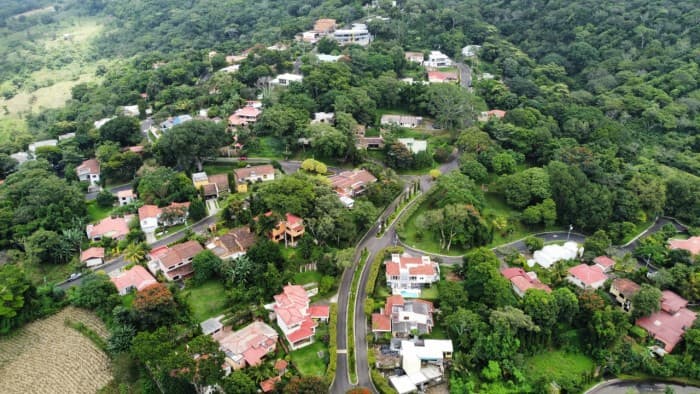 Terreno en venta contiguo a Residencial Los Manantiales - foto 2