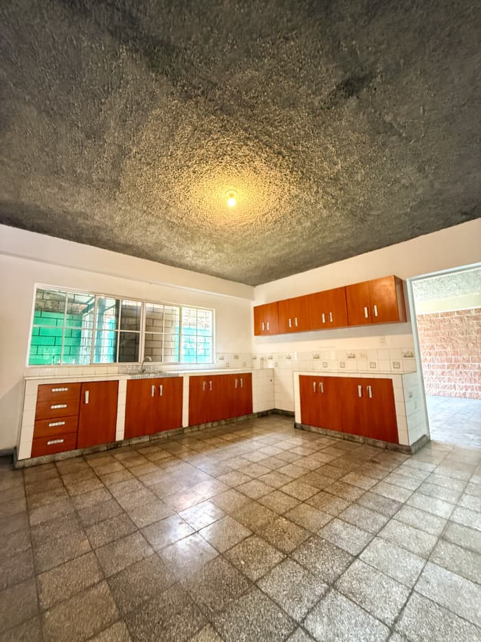 Casa AMPLIA en venta en Colonia Centroamérica - foto 3