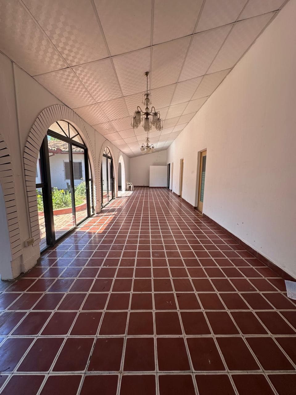 Casa comercial frente a Cruz Roja San Miguel - foto 2