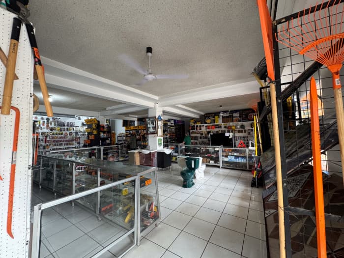 Propiedad comercial Aguilares sala de ventas y bodega - foto 2