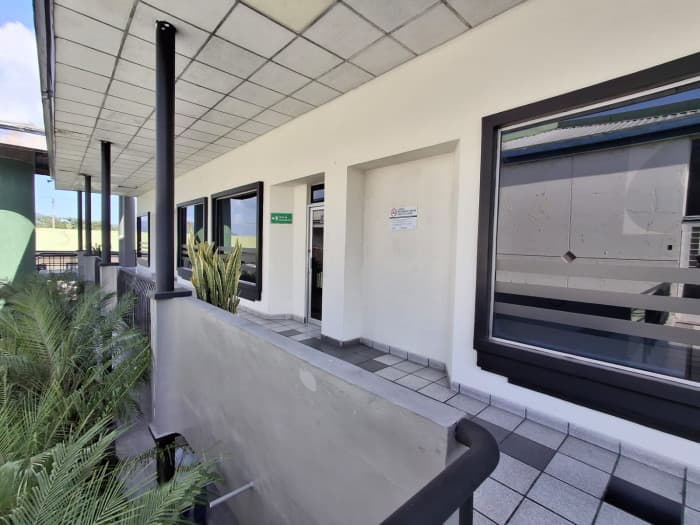 Alquilo amplio local en Loma Linda de 267 metros - foto 4