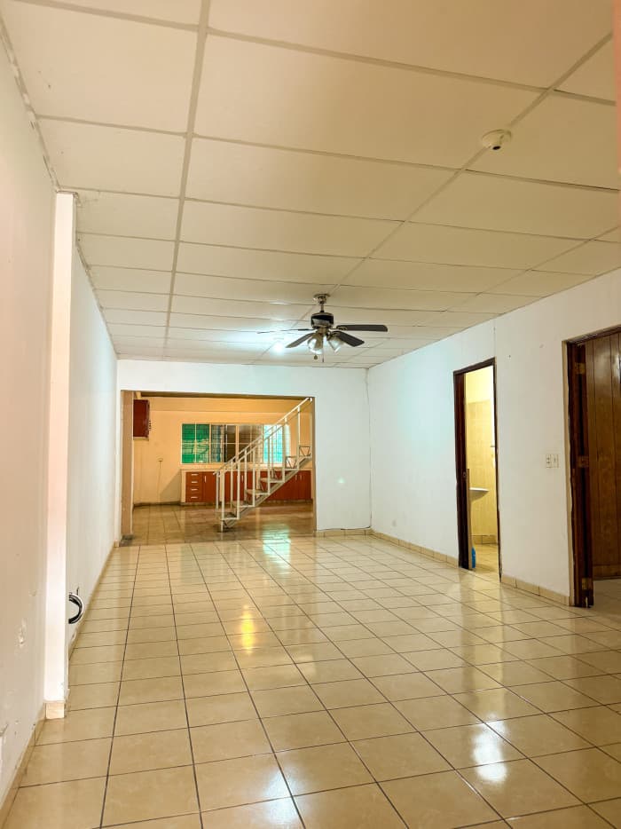 Casa AMPLIA en venta en Colonia Centroamérica - foto 2