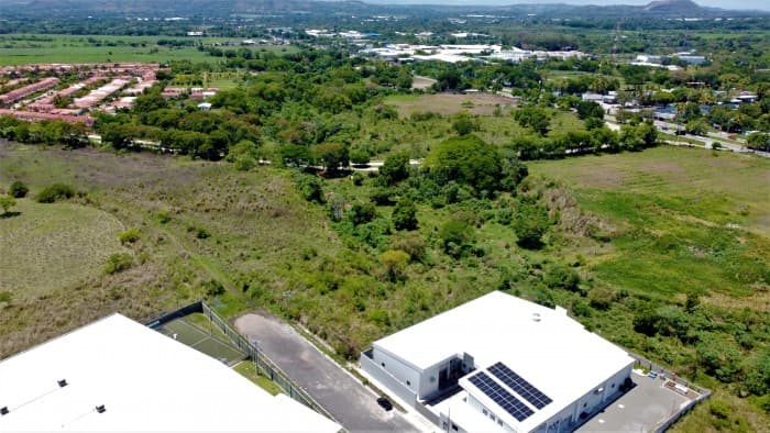 Terreno en venta dentro de parque industrial  - foto 2