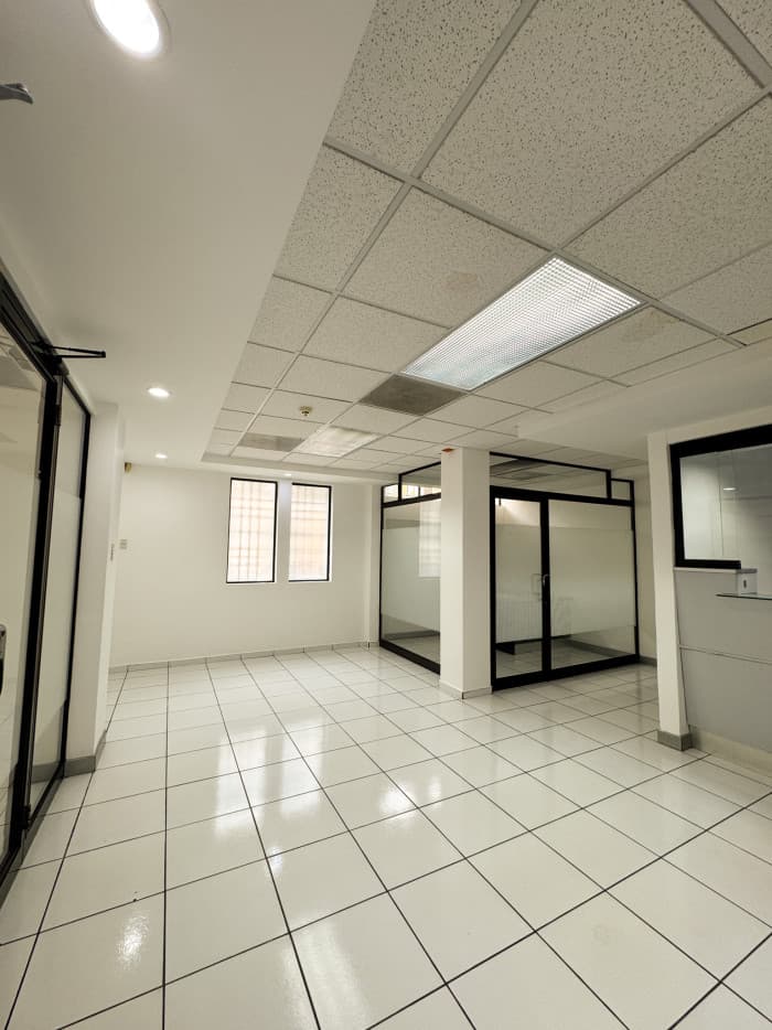 Espacio corporativo en el corazón bancario de Santa Ana - foto 4