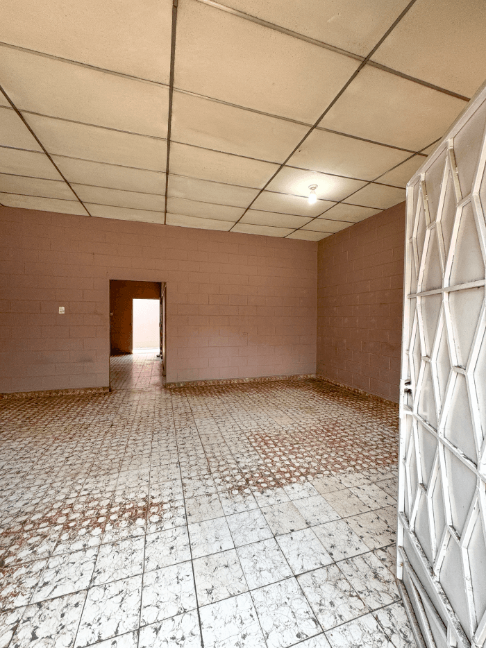 Casa con frente comercial en venta en Santa Ana - foto 4